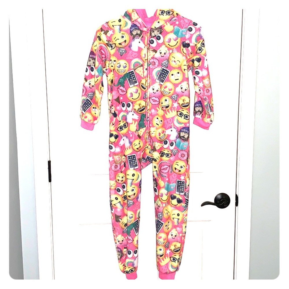 The Children’s Place emoji pajama for girl